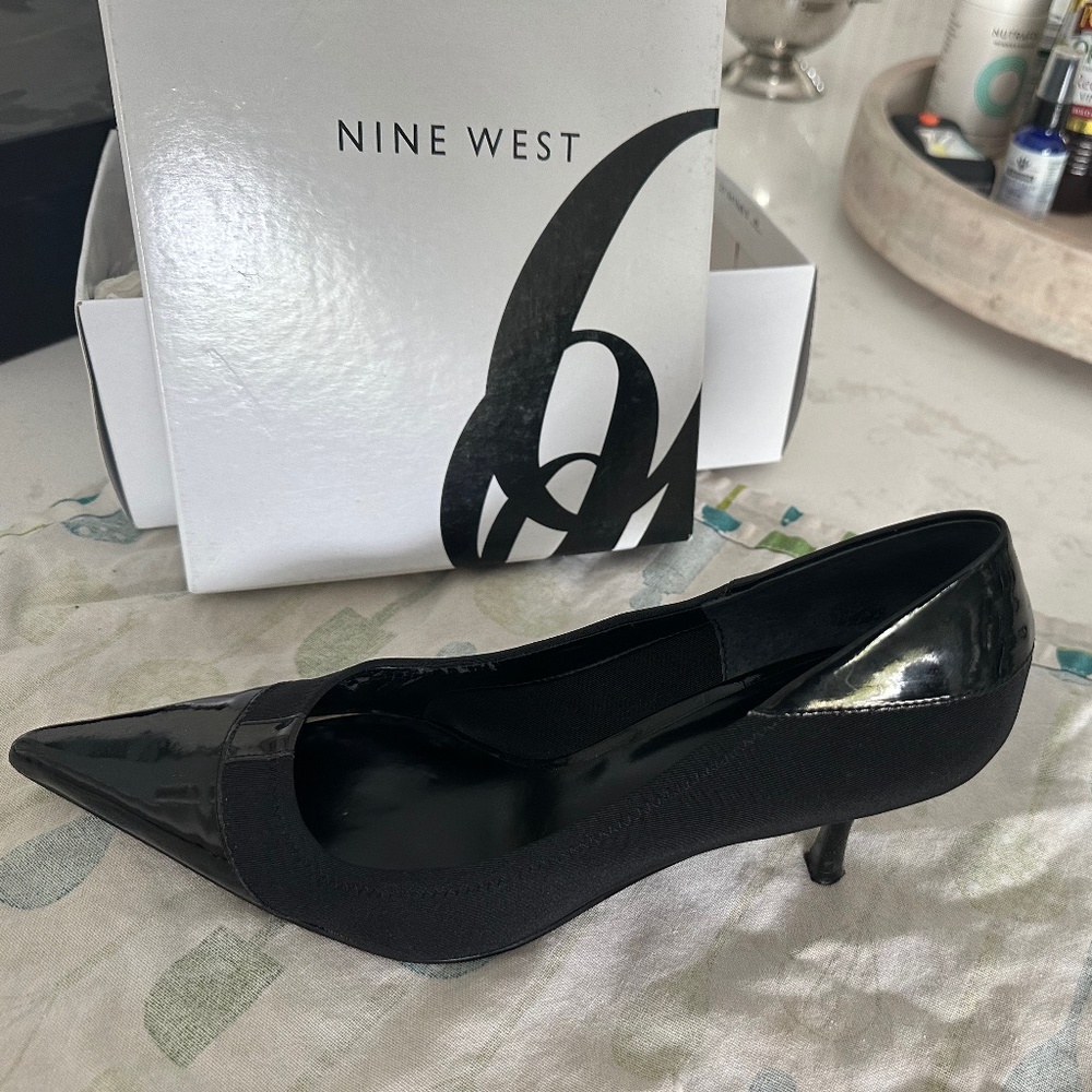 Pointed toe black pump 8.5 by Nine West